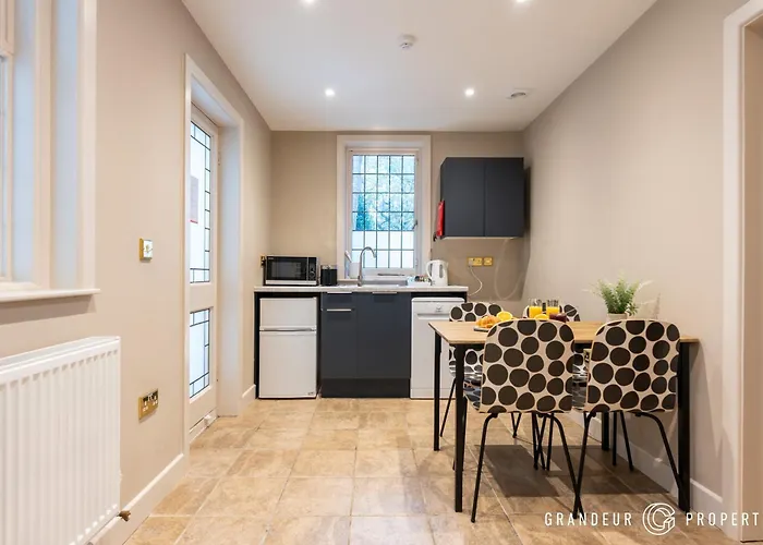 The Cransley By Grandeur Property